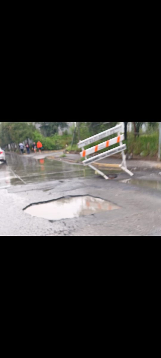 <a href="/Cristina_Diaz_S/">Cristina Díaz</a> <a href="/municipiodegpe/">Guadalupe Gobierno Municipal</a> cumplimos más de un mes con baches, estamos cansados de pedir se tapen, pueden atender ? calle Gómez Farias y Av de la Paz, Real de San Miguel