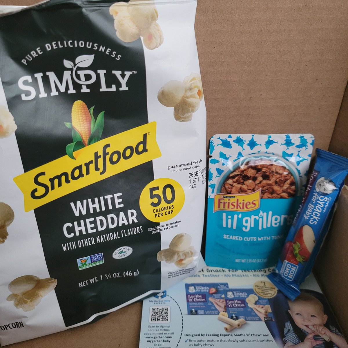 Thanks Sampler and <a href="/kroger/">Kroger</a> . The popcorn is already gone. Yum...
#krogersamplebox
<a href="/smartfood/">Smartfood</a>