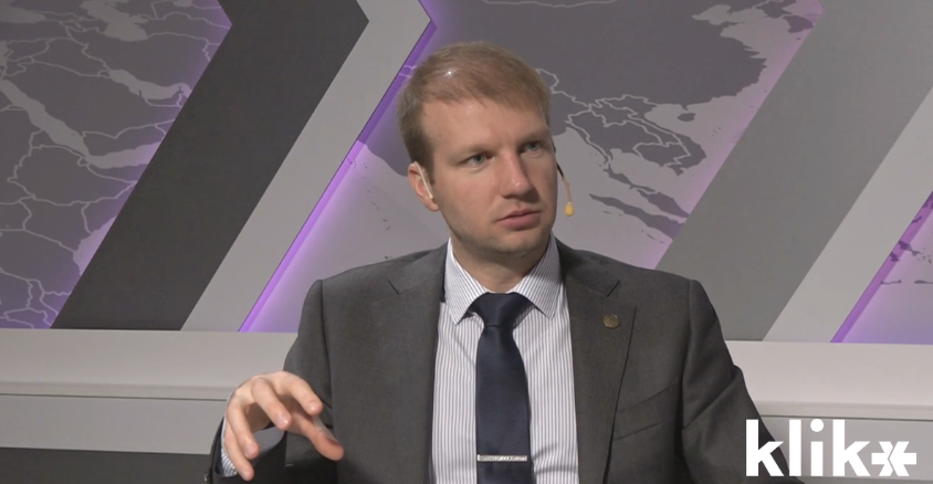 📌‼️ Kādi tarifi mūs gaida nākamajā gadā, ko paredzēts iesākt, lai citos energoresursu izmaksu kāpuma gadījumos atbalstu saņemtu tikai tie, kuriem tiešām to nomaksa sagādā grūtības.
klik.tvnet.lv/7875777/melnis… 
#klimataunenerģētikasministrija #KasparsMelnis