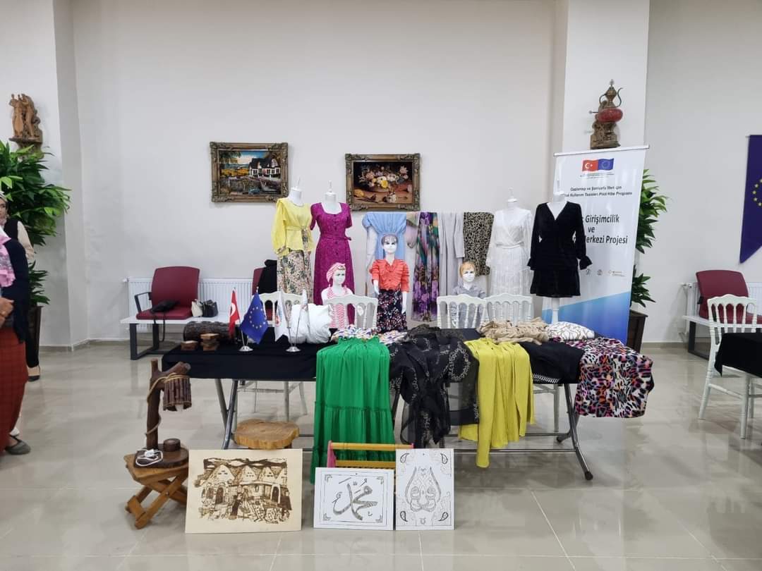 SurucGitam's tweet photo. Avrupa Birliği Türkiye Delegasyonunun Şanlıurfa iline yaptıkları ziyaret kapsamında gerçekleştirilen etkinlikte bizde yer aldık. Delegasyon Başkanı Büyükelçi Sn. Nikolaus Meyer-Landrut, Merkezimiz ve ürünlerimiz hakkında bilgi aldı
@EUDelegationTur @ICMPD_Turkiye 
@surucbld https://t.co/s7gSARfQKH