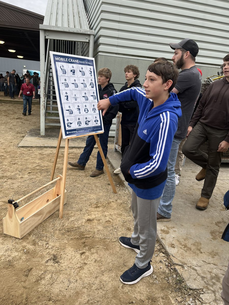 KimButala's tweet photo. What a day the CREW had at @NEastCarps Apprenticeship and Training Center! CREW students delved into hands-on skill demonstrations and discovered how much they enjoyed learning! #cte @ChardonHS @ChardonSchools
@amatrol #4Es https://t.co/BIbQjHLZ1R