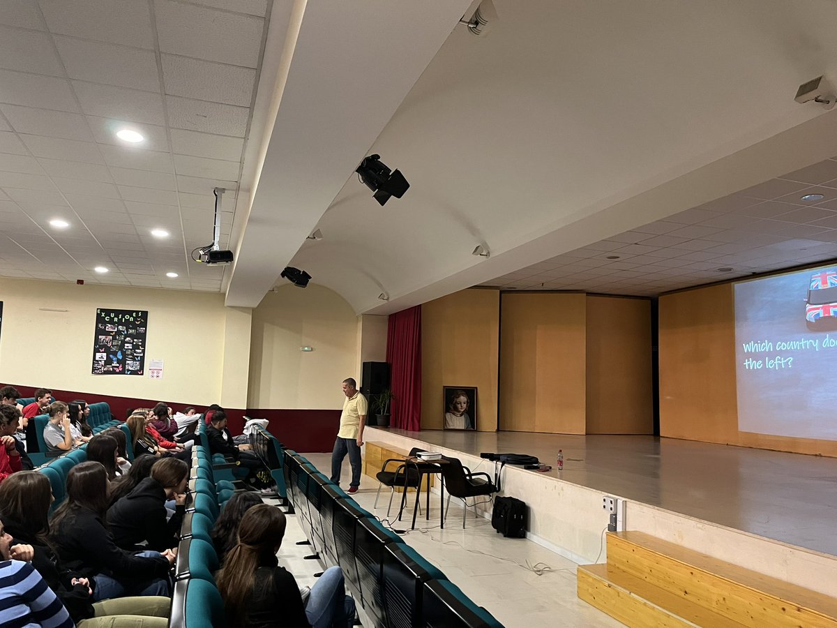 This morning, our 1st year #Bachillerato students had an enjoyable #CultureClass - a fun and interactive way to learn about curious aspects of British culture and traditions. Thanks to Nick and <a href="/burlingtonbooks/">Burlington Books ES</a> 
#englishisfun
#somospresentacion 🇬🇧#inenglish #somosfesd 
<a href="/BEDAspain/">BEDAspain</a>