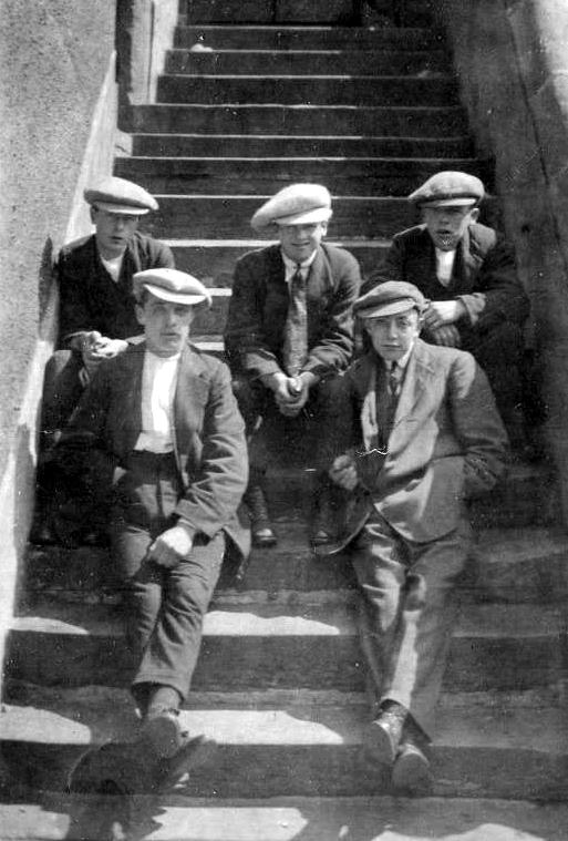 tourscotland's tweet photo. Old Tour #Scotland Ancestry Travel visit Genealogy Scottish History Outlander Blog photography of #Scotsmen sitting on the steps of the town hall and story of #Dysart, #Fife. The first record of the town was made in the early 13th century https://t.co/FbJmLZnum9 https://t.co/ngJXMhx90m