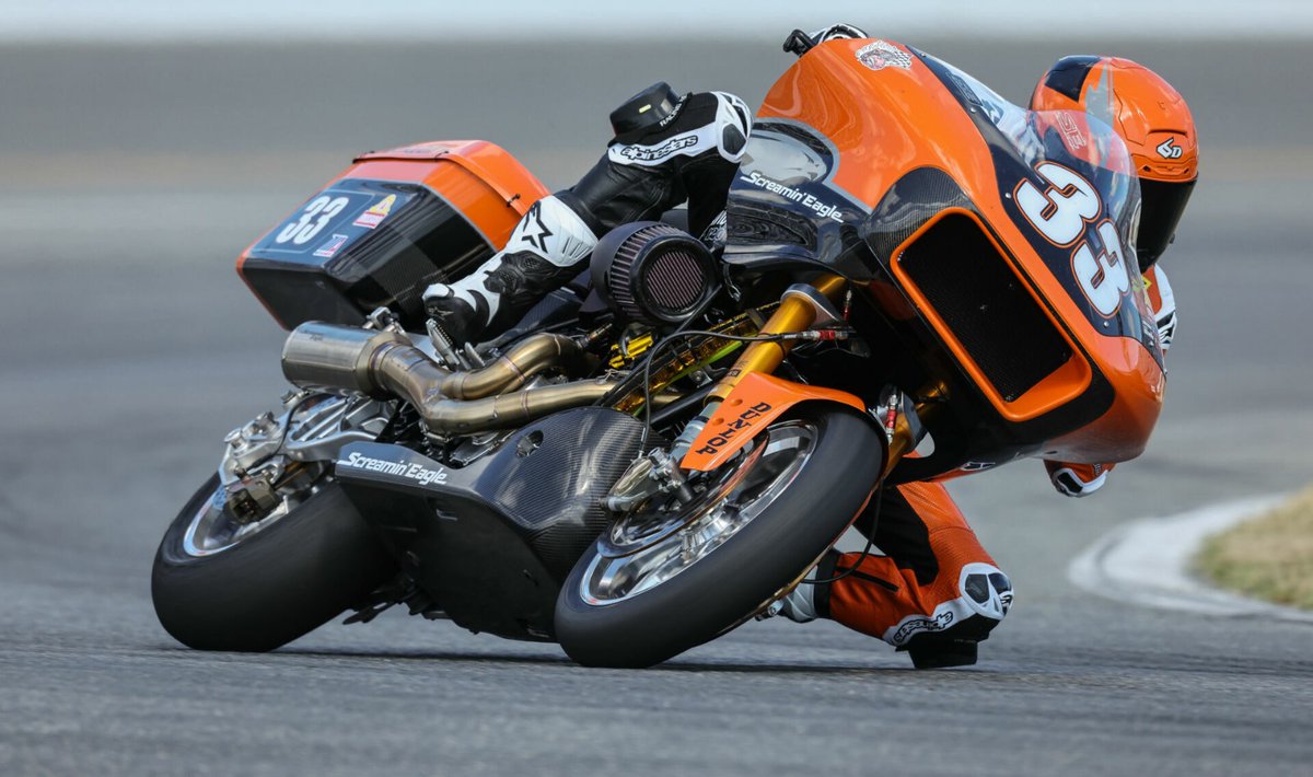 DeanAddison's tweet image. Seems @KTM_Racing have a twin in the American Bagger series. motoamerica.com/kyle-wyman-and… Kyle Wyman rides 33 and James Rispoli is 43. + HD screaming eagle run orange and black colours. Some people may land up downloading the wrong @jackmilleraus or @BradBinder_33 - @denkmit