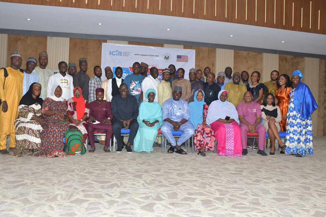 Dankaduna2's tweet photo. Alhamdulillah
Rounded up a one day Media Practitioner's/CSO's roundtable meeting organized by @TheICIR held @ Amiingo Hotels Kano.
Organised by #TheICIR with support from the US Embassy Abuja U.S. Mission Nigeria
#Kano #MediaCSODialogue #journalism #ICIRPDGP #USEmbassy https://t.co/agrfl9PRxw