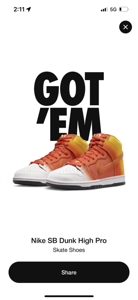 MindofaTrucker's tweet photo. @SnkrsStock Size 11 lmk X world for sale #nike #dunk #sbdunk #halloween #candycorn #sweettooth https://t.co/Ip5T4t5Evj