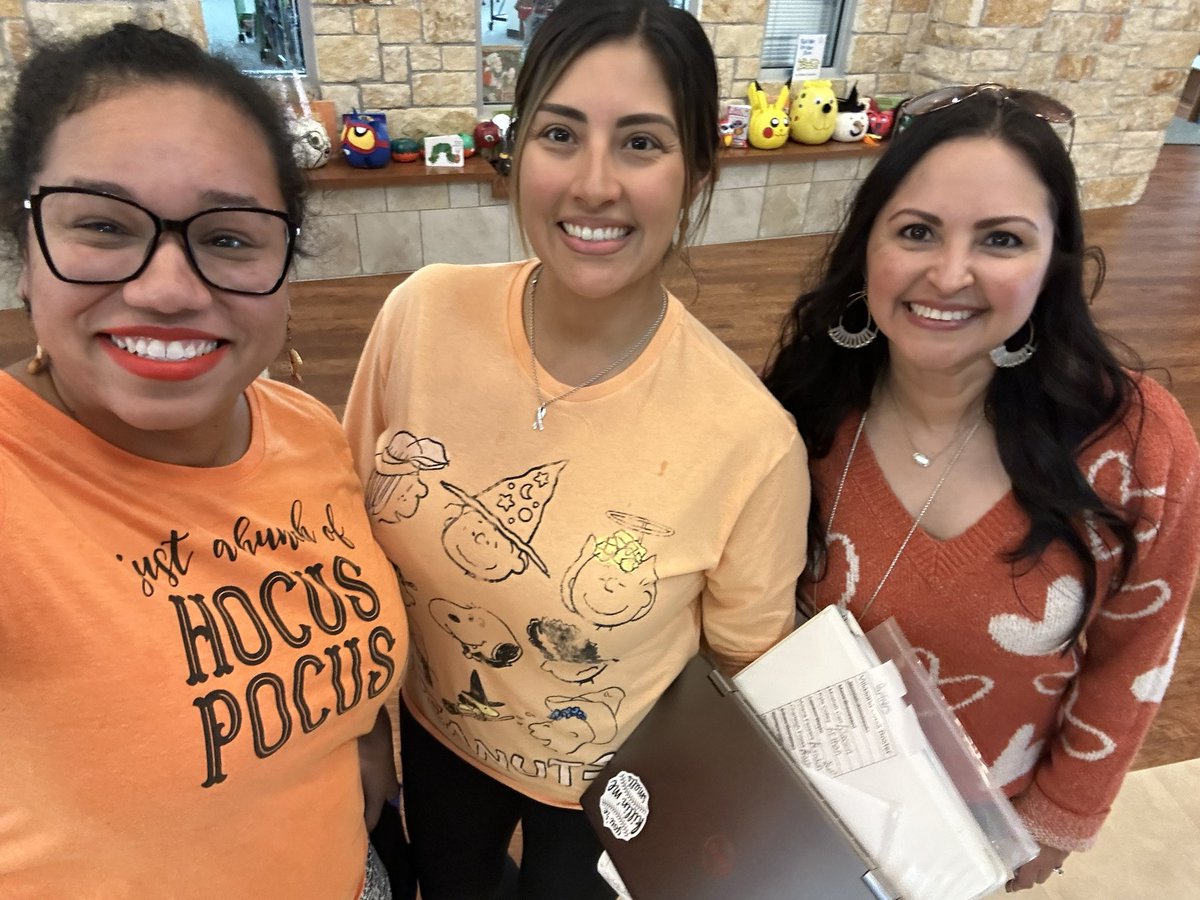 CThompson_ASE's tweet photo. When teachers show up and show our students get so excited and so do I! Love our teachers and staff! 🧡#UnityDay2023 @ElizabethFagen @HumbleISD_ASE @VAcosta_ASE https://t.co/SD94cr8R8P