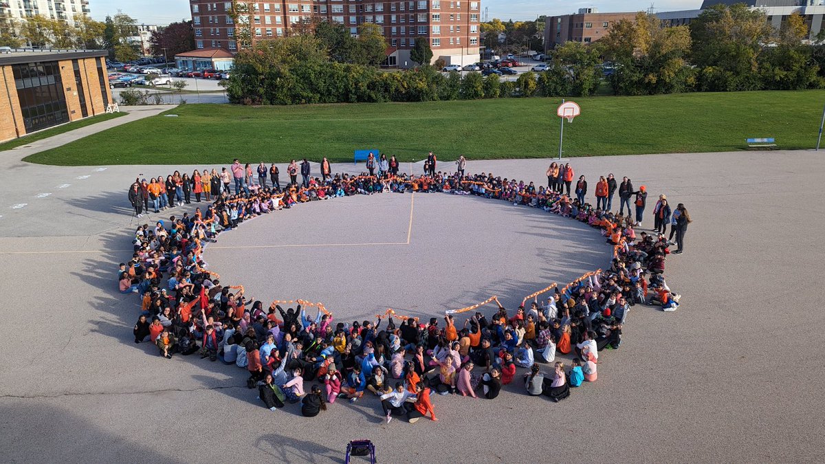 Ms. Mandik tweet media