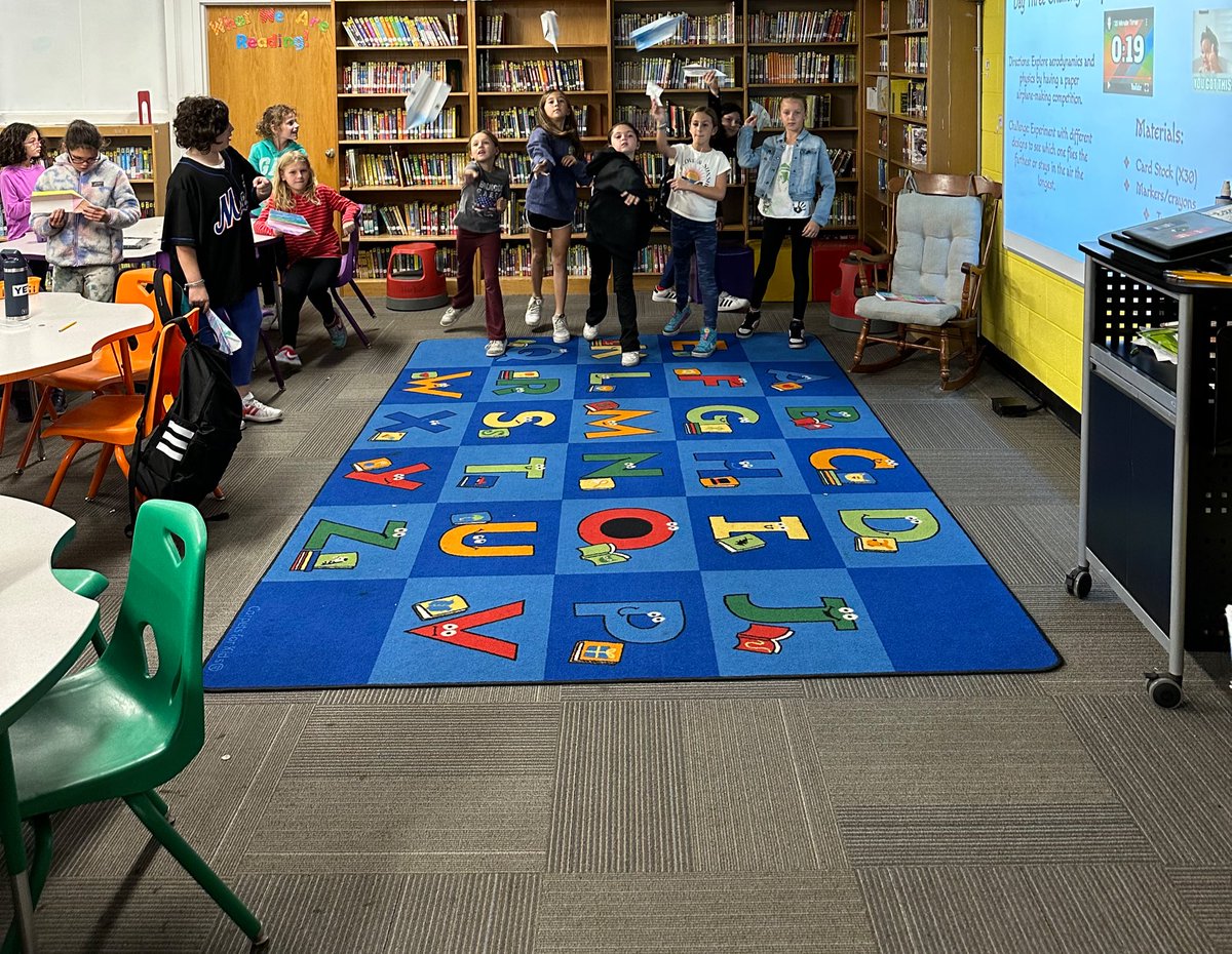 learningwith3rd's tweet image. ✈️🚀 Soaring to new heights with our trusty paper airplanes! The Steam Explorers have taken flight and upgraded our designs to reach incredible distances and perform unbelievable stunts. 📝✨ #InnovationInPaper #AviationAdventures #STEMexploration @MsMassa_