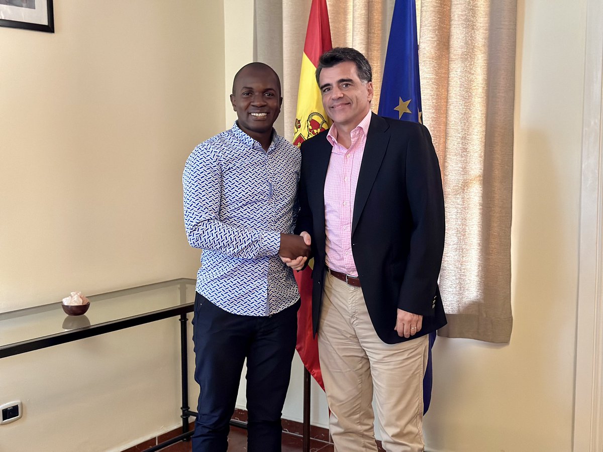 J´ai eu l'honneur d'être invité cet après-midi par l´Ambassadeur d´Espagne en #Guinée et en Sierra Leone. Merci cher <a href="/CristianFontCal/">CristianFontCalderón</a> pour l'estime, la considération et la confiance.
#TeamFK