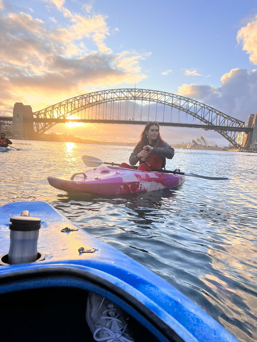 LC90_'s tweet image. Sydney Sunrise from the water 🌅🌊🚣🏽‍♀️🥰