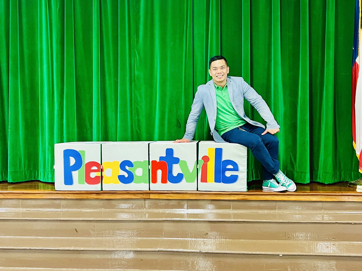 Houston @PleasantvilleES is green and ready to go 🚀 🚀 🚀 #green for #characterday #Responsible