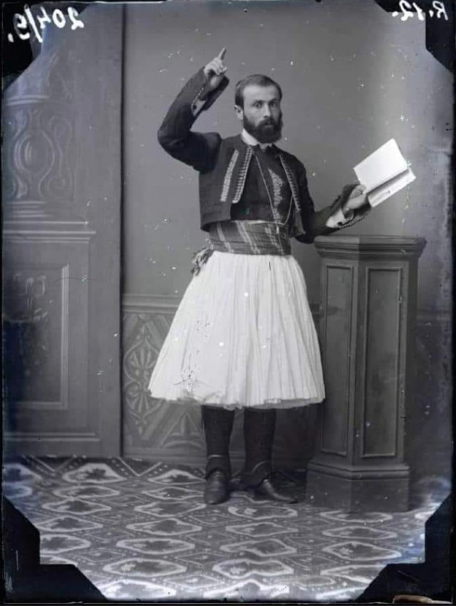 Më 18 tetor 1858 lindi në Manastir Mësues i Popullit, Gjerasim Qiriazi, shkrimtar, rilindas, edhe pastor protestant themeluesi i shoqërisë “Vëllazëria Ungjillore e Shqipërisë”.