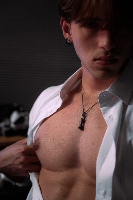 eyes dark, thoughts darker https://t.co/EKvN8e3WE1<a href="/tag/kayn"class="tags"><span>#kayn</span></a><a href="/tag/heartsteel"class="tags"><span>#heartsteel</span></a>