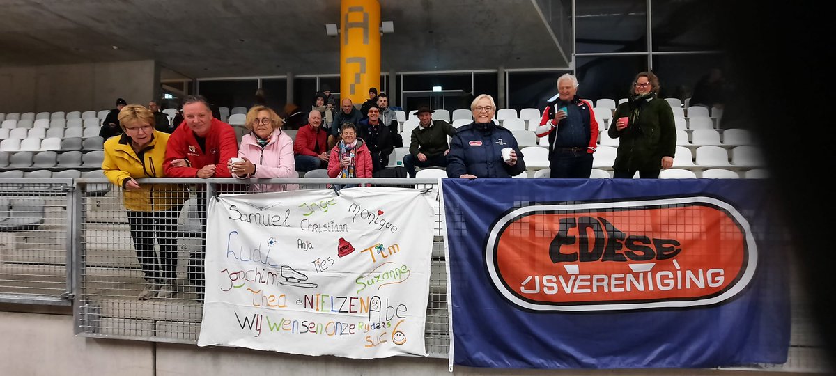 14 EIJV'ers meegedaan aan de wedstrijd in Inzell gisteravond. Een fantastische avond waarbij iedereen heeft laten zien veel geleerd te hebben afgelopen dagen. Het regende persoonlijke records, mede door de aanmoedigingen van de trouwe supporters natuurlijk.