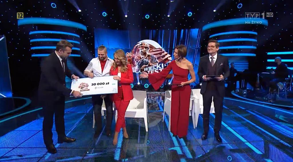 KGHM_SA's tweet photo. Magdalena Waligórska-Lisiecka i Mateusz Lisiecki-Waligórski wygrali "#WielkiTest o Skarbach Ziemi", nasza orkiestra spisała się na medal, a wygrana trafi do Fundacji "Mimo Wszystko".
P.S. A Jak Wam poszło, znaliście odpowiedzi? Pamiętajcie - przyszłość jest z miedzi! 🙂 https://t.co/gbqDLiQCch