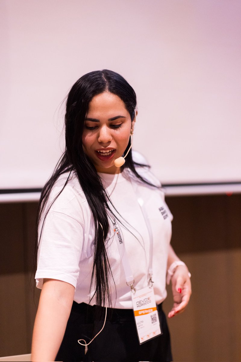 AichaLaafia's tweet image. #NewProfilePic from #devoxxMa