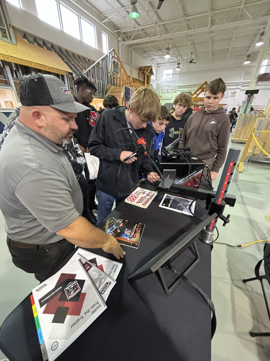 KimButala's tweet photo. Thank you @NEastCarps and @LincolnElectric CREW students had a great time exploring VR Welding. https://t.co/kF6z7GNpuj