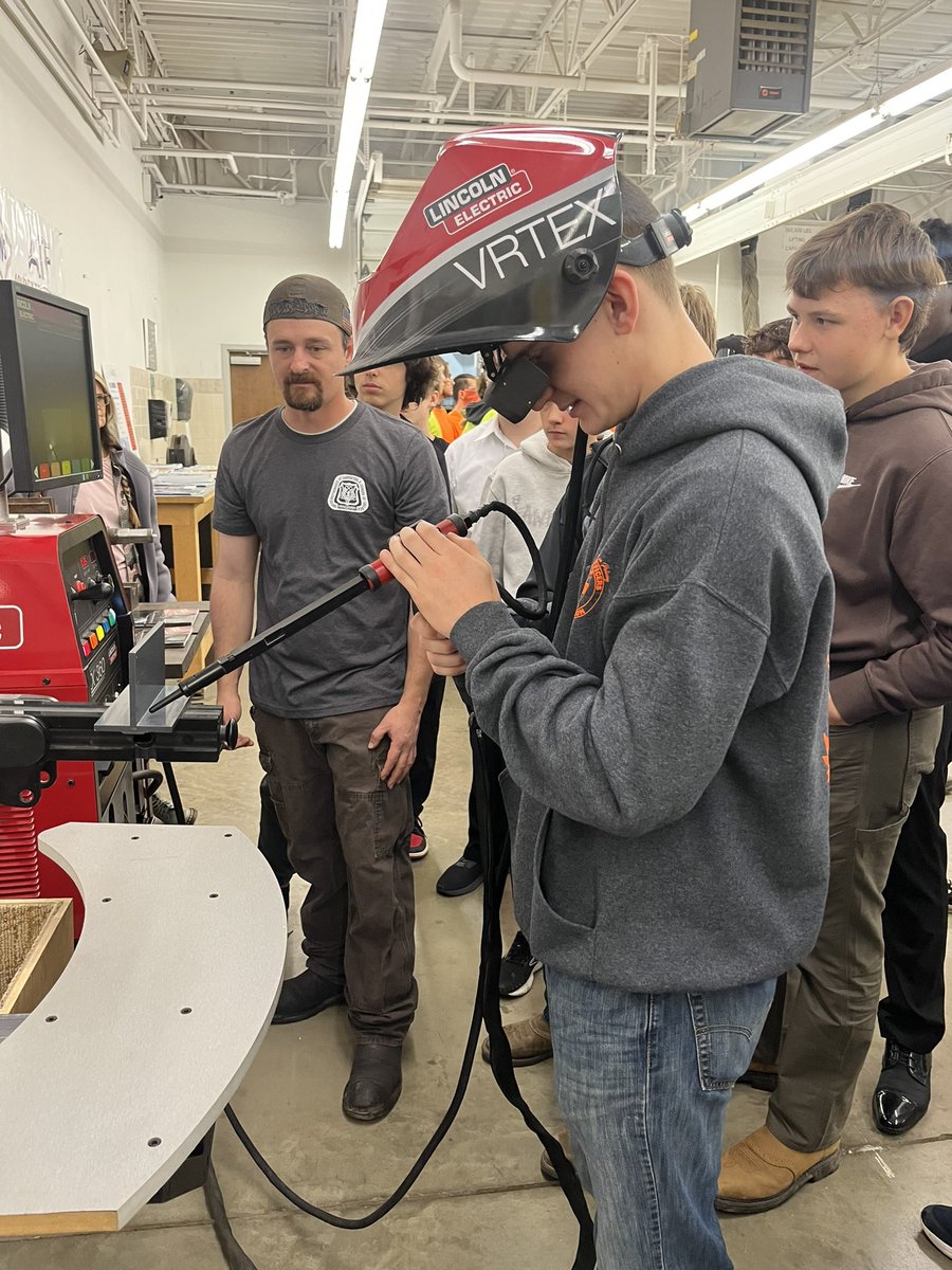KimButala's tweet photo. Thank you @NEastCarps and @LincolnElectric CREW students had a great time exploring VR Welding. https://t.co/kF6z7GNpuj