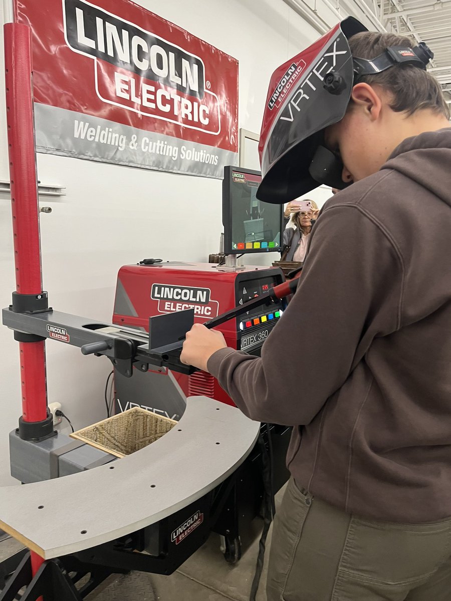 KimButala's tweet photo. Thank you @NEastCarps and @LincolnElectric CREW students had a great time exploring VR Welding. https://t.co/kF6z7GNpuj