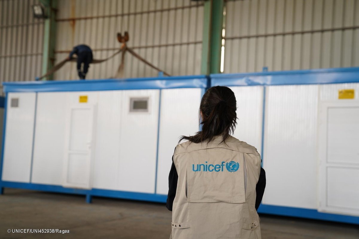 Food, water, fuel &amp; medical supplies are about to run out in Gaza.

<a href="/UNICEF/">UNICEF</a> has sent critical supplies to Egypt, near the crossing to Gaza, but a ceasefire is needed to ensure safe delivery of this life-saving aid. unicef.org/emergencies/ch…