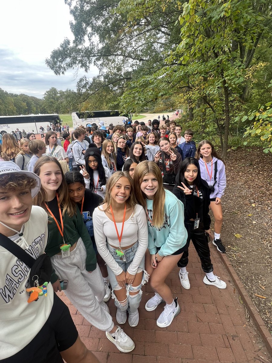 hmsdcbus1's tweet photo. Afternoon spent at Mount Vernon! https://t.co/qDd8OctvNm