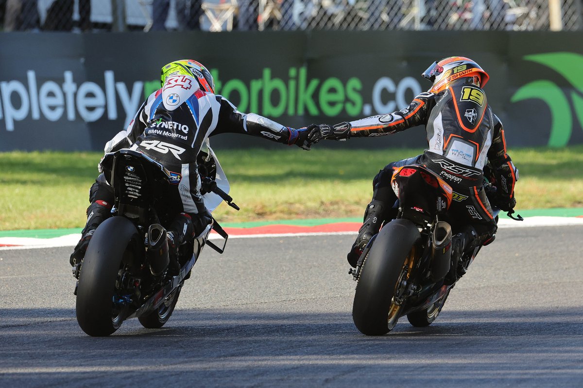 Motocourse tweet media