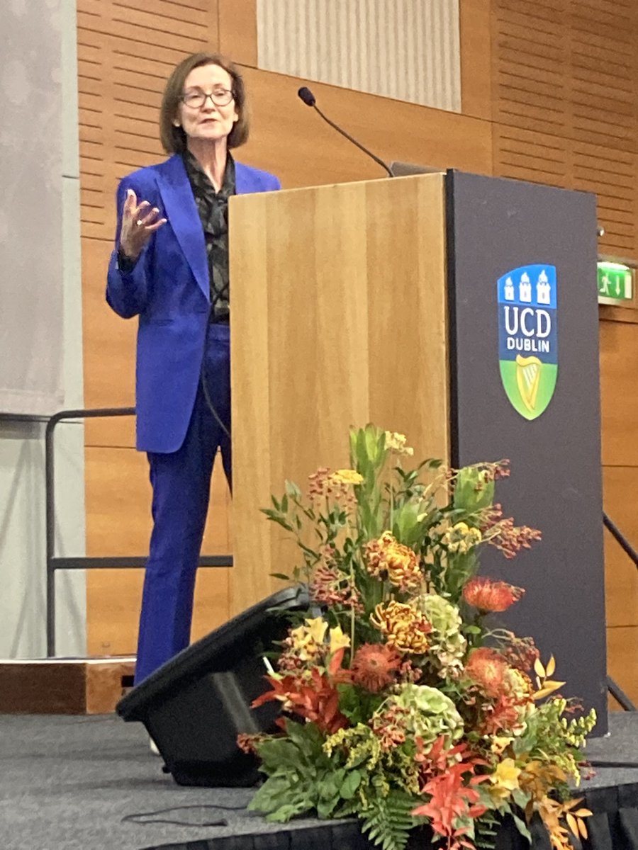 UCD Vice President for Research, Innovation & Impact, @HelenMRoche is here this evening to close the event and launch our joint Research Fellowship Award for early career researchers. @QBI_UCSF #researchcareers #RFA #opencall #ECRs @UCD_Research @PrecisionOncIre @UCDMedicine