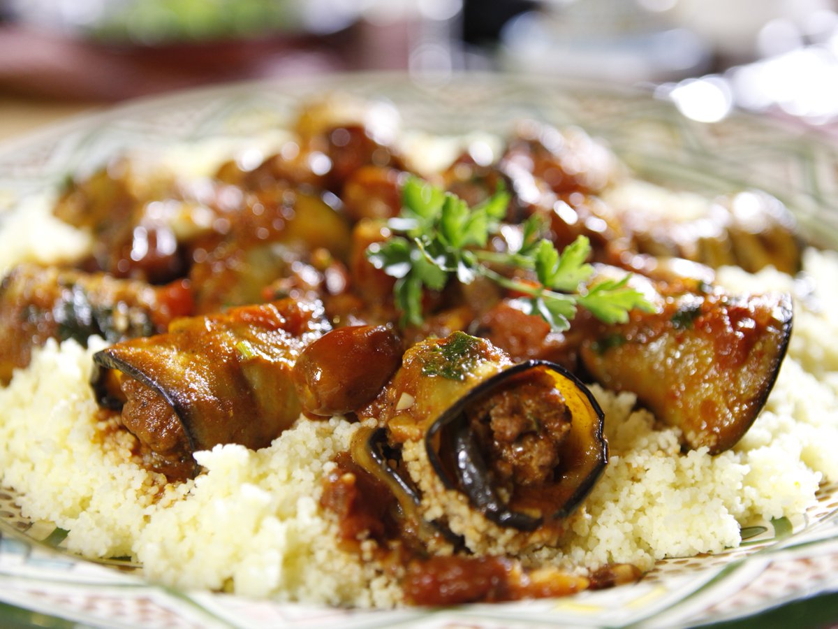 FoodNetwork_UK's tweet image. Wondering what to cook? We've got you covered! 🧑‍🍳
For #MidweekMeals, we bring you our tender #AubergineBeefKefta 🍆 This traditional Moroccan dish is rich, warming and perfect for cool autumn days. 
🔗 Click the link for the full recipe: foodnetwork.co.uk/recipes/auberg…