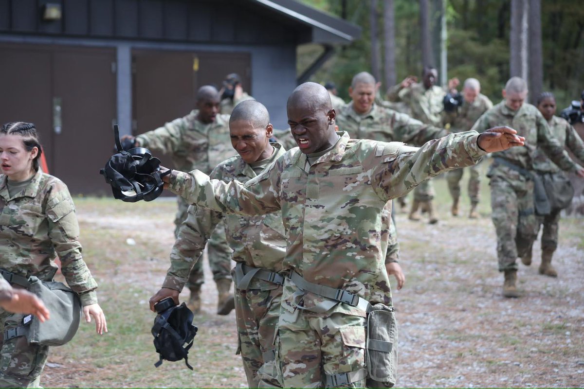 HirtheJess22046's tweet image. #TrainingTuesday
We Make American Soldiers! Here is a quick look at U.S. Army  #BasicCombatTraining from across the different battalions on Fort Jackson!
#MeetYourArmy #KnowYourMil #BeAllYouCanBe #VictoryStartsHere #Army2030