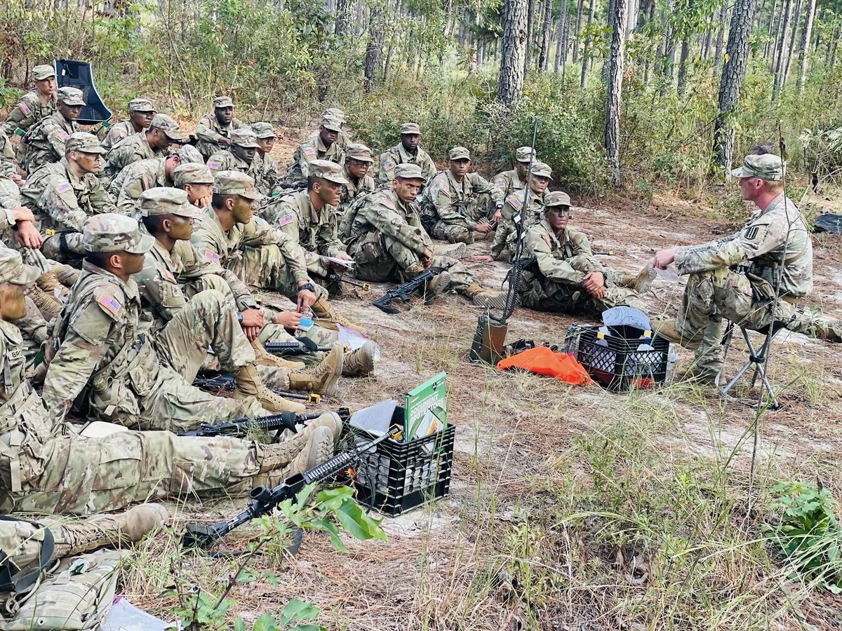 HirtheJess22046's tweet image. #TrainingTuesday
We Make American Soldiers! Here is a quick look at U.S. Army  #BasicCombatTraining from across the different battalions on Fort Jackson!
#MeetYourArmy #KnowYourMil #BeAllYouCanBe #VictoryStartsHere #Army2030