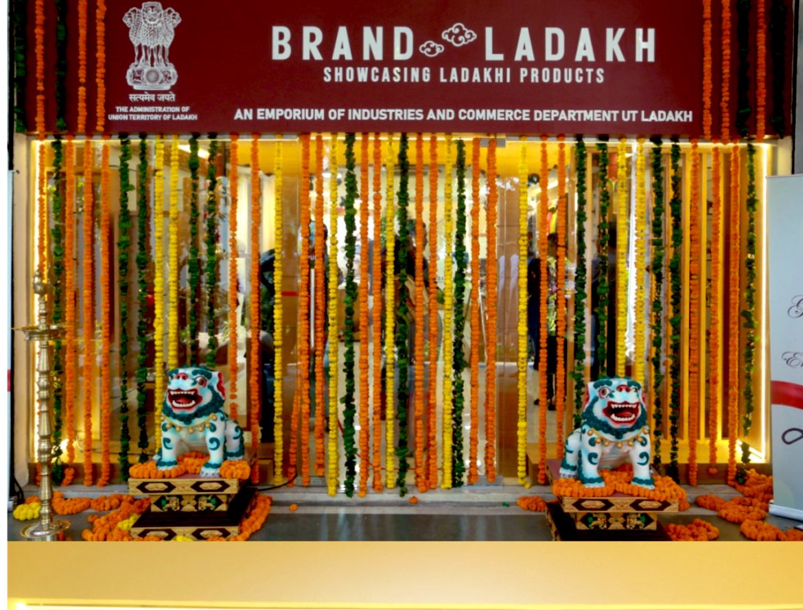 lg_ladakh's tweet photo. The Hon’ble Lt Governor, Brig (Dr) BD Mishra inaugurated Brand Ladakh Emporium at Kharak Singh Marg in New Delhi.
The Brand Ladakh Store is a first of its kind emporium which showcases the unique and indigenous products from Ladakh in the heart of the capital. https://t.co/VHrRzLfUzB