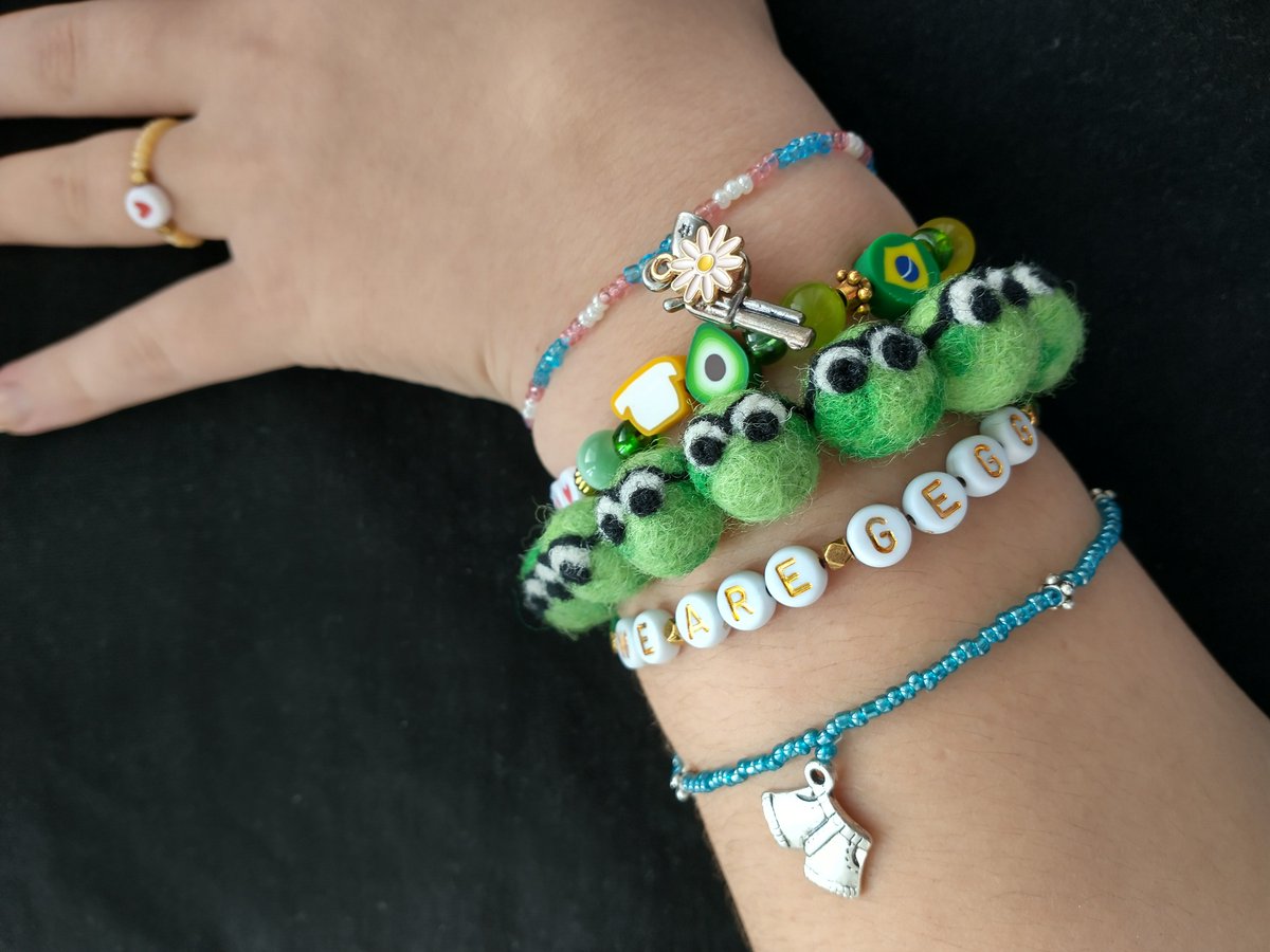 kazkatai's tweet photo. I made some silly bracelets to geggsessorize my outer shell
#slimeciclefanart #geggfanart #qsmpfanart https://t.co/N3yaeUfEhn