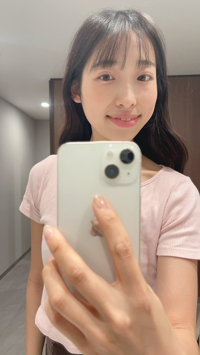 06mindflower28's tweet photo. 10/19（木）1️⃣RTで応援してね🧸🎀

食べたもので身体はできていることを意識し、
髪の毛は艶があってサラサラに
なるよう美容院のチカラを借り、
爪はいつも綺麗に整え、
トップコート塗っている

#ミクチャ
#KURAUDIA
#withBouquet 
#拡散希望
#RT希望
#HATAKIYOKO 様のドレス
#相互リツイート https://t.co/Bu7VuqzEQA