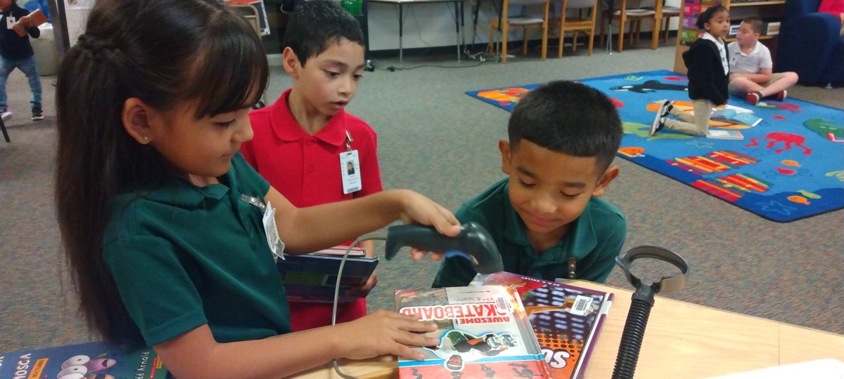 Good_Library200's tweet photo. Training future librarians and independent learners at John R. Good this morning! 
#johnrgoodelementary #iisd #iisdlibraries https://t.co/0ugAW9vl10