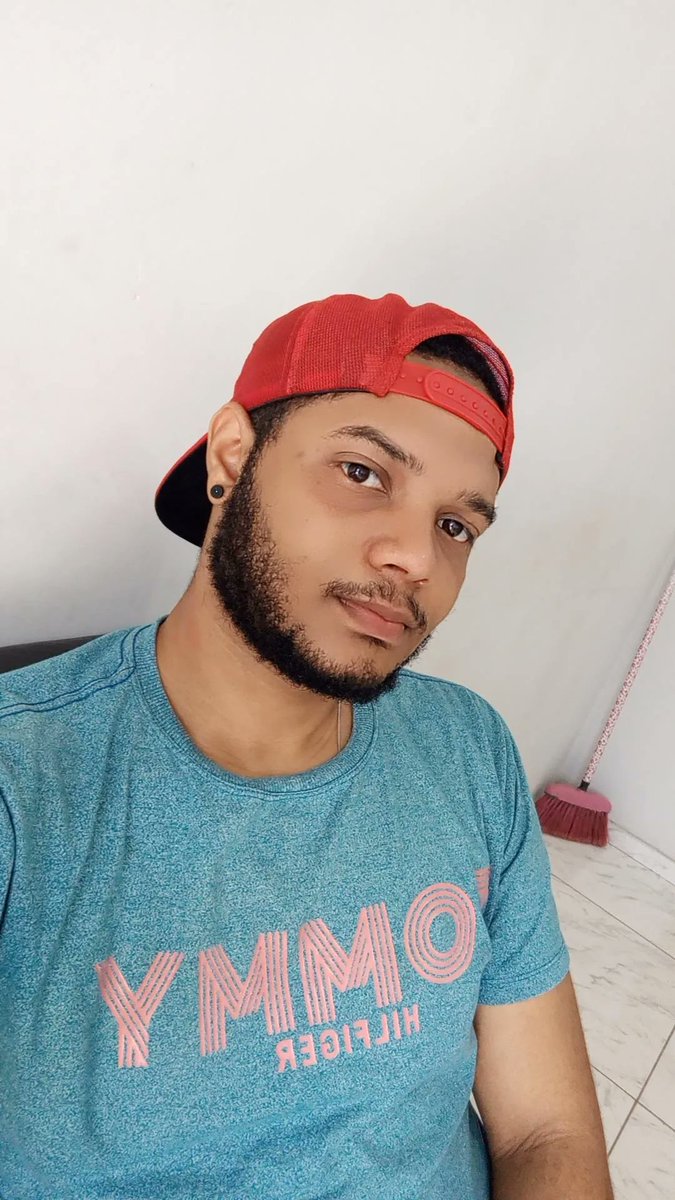 LusGust13's tweet photo. Post a pic in a hat https://t.co/nQeyS1sp7l