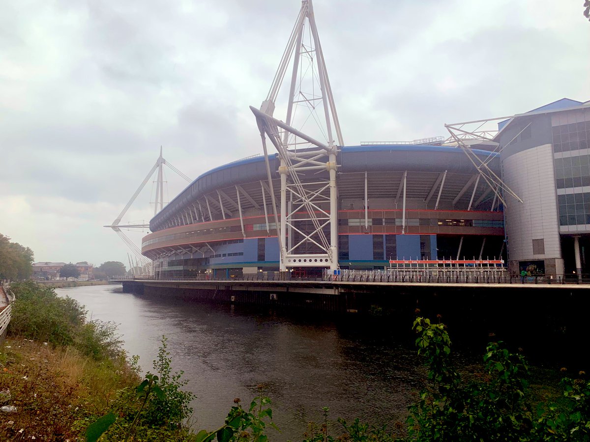 CleanMyPlace's tweet photo. It’s a wet day in Cardiff and bwrw glaw - raining☔️ is our welsh word of the day

#Cardiff #Weather #Wales #raining #stadium #Wednesday #Photography #welsh #October #autumn #dysgucymraeg #cymraeg #welshtwitter https://t.co/NLir1xnzGA