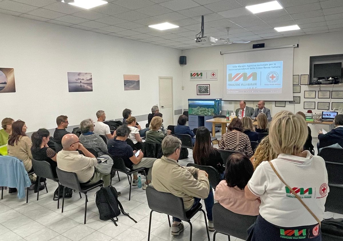 VillaMaraini's tweet photo. #18ottobre Villa Maraini-CRI formazione personale farmacie comunali #Farmacap, per somministrazione #testHIV ed #EpatiteC. In vista campagna #PossiamoFarlo...?!, per screening di massa due malattie infettive supportato da #GileadSciences #FollowUs! #CroceRossa https://t.co/6wp1l2stlL