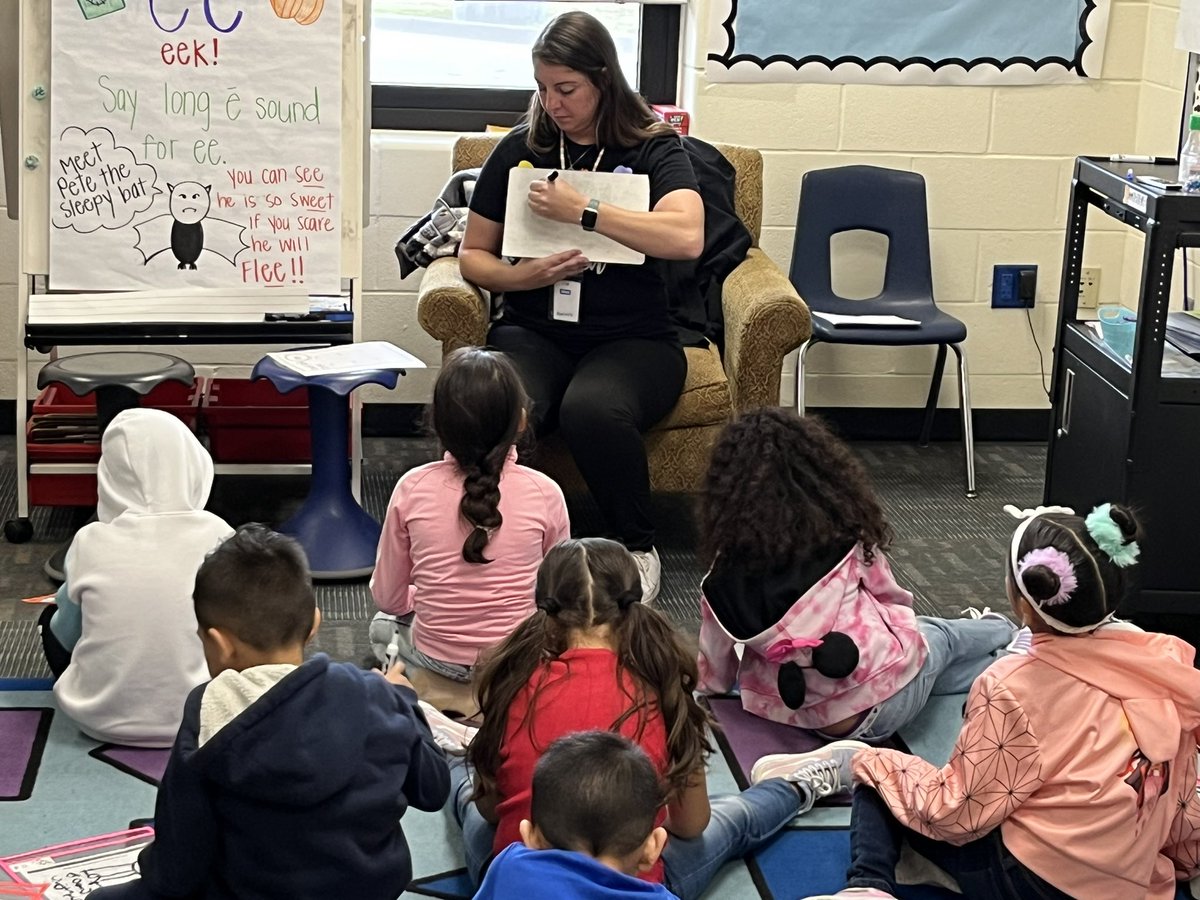 Mrs. McNamara’s 1st graders working on ee. We are learning so much :) <a href="/KCKPS_FrWillard/">@KCKPS_FrancesWillard</a> <a href="/FWPrin_/">Principal Lawson ✨</a> <a href="/KCKDiplomaPlus/">Diploma +</a> #1%bettereveryday
