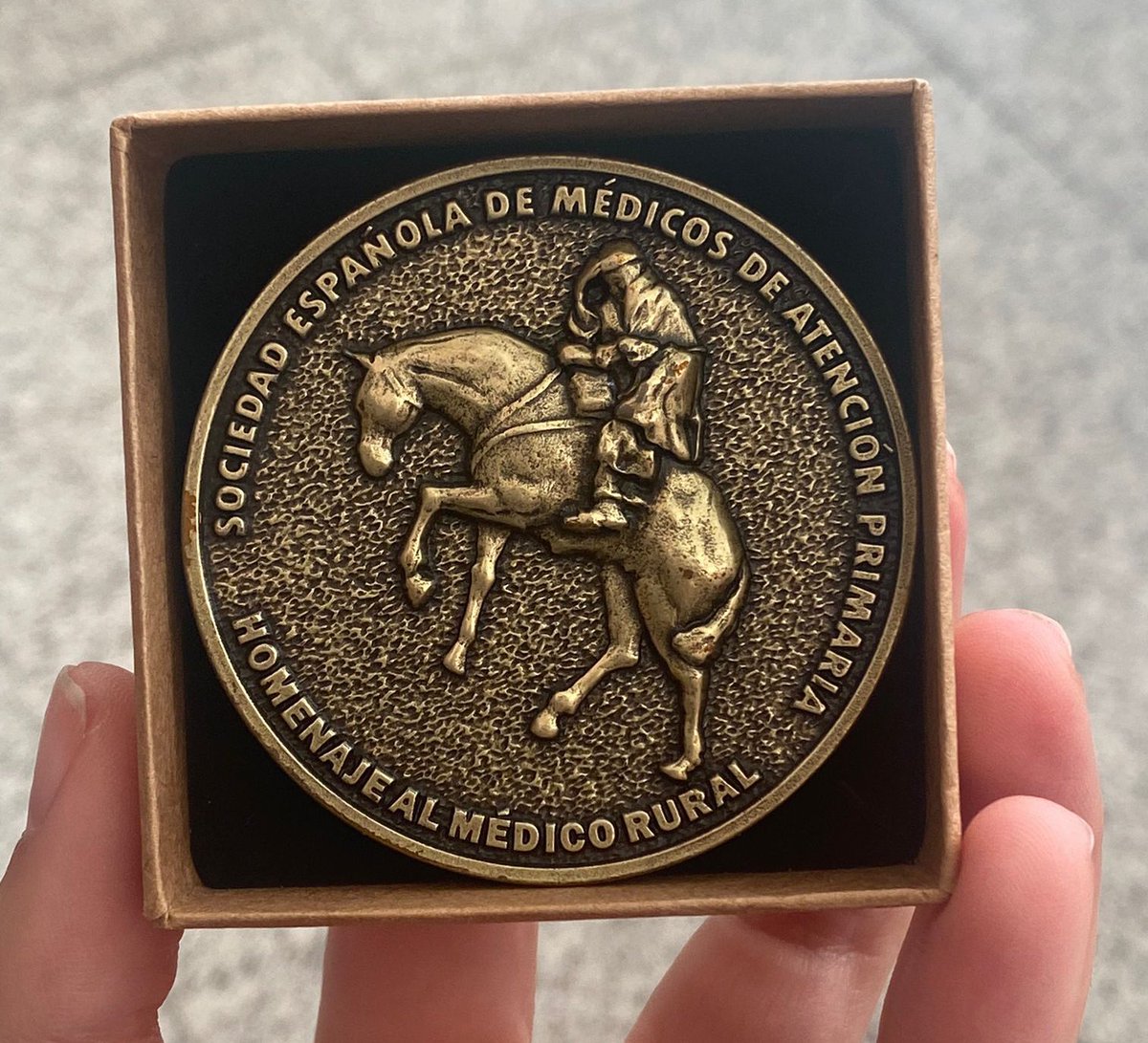 La Sociedad Española de médicos de atención primaria homenajea al médico rural 👏🏻 <a href="/SEMERGENap/">SEMERGEN | Médicos de AP #SEMERGEN25</a> #SEMERGEN23 #AtencionPrimaria
