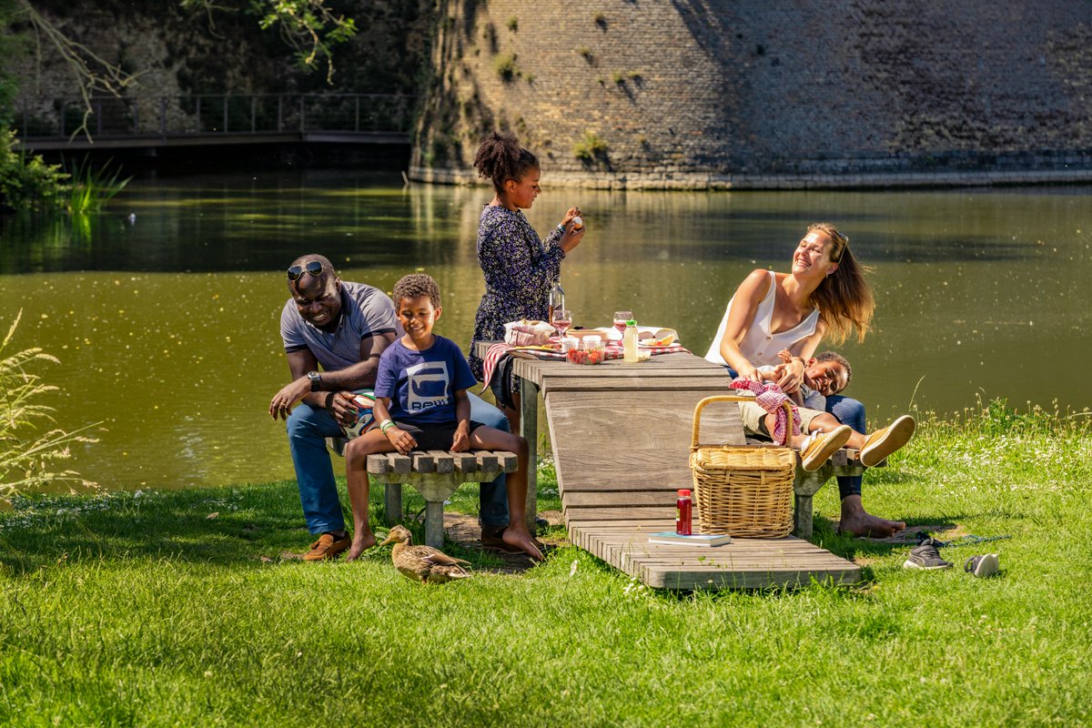 Visit West-Vlaanderen presenteert vernieuwd wandelaanbod.  Nieuwe wandelboxen en -pockets, heel wat herwerkte routes, de lancering van een nieuw wandelnetwerk, meer uitkijkpunten en meer picknickplaatsen. Alle info -&gt; bit.ly/490lTXO #visitwestvlaanderen #wandelen