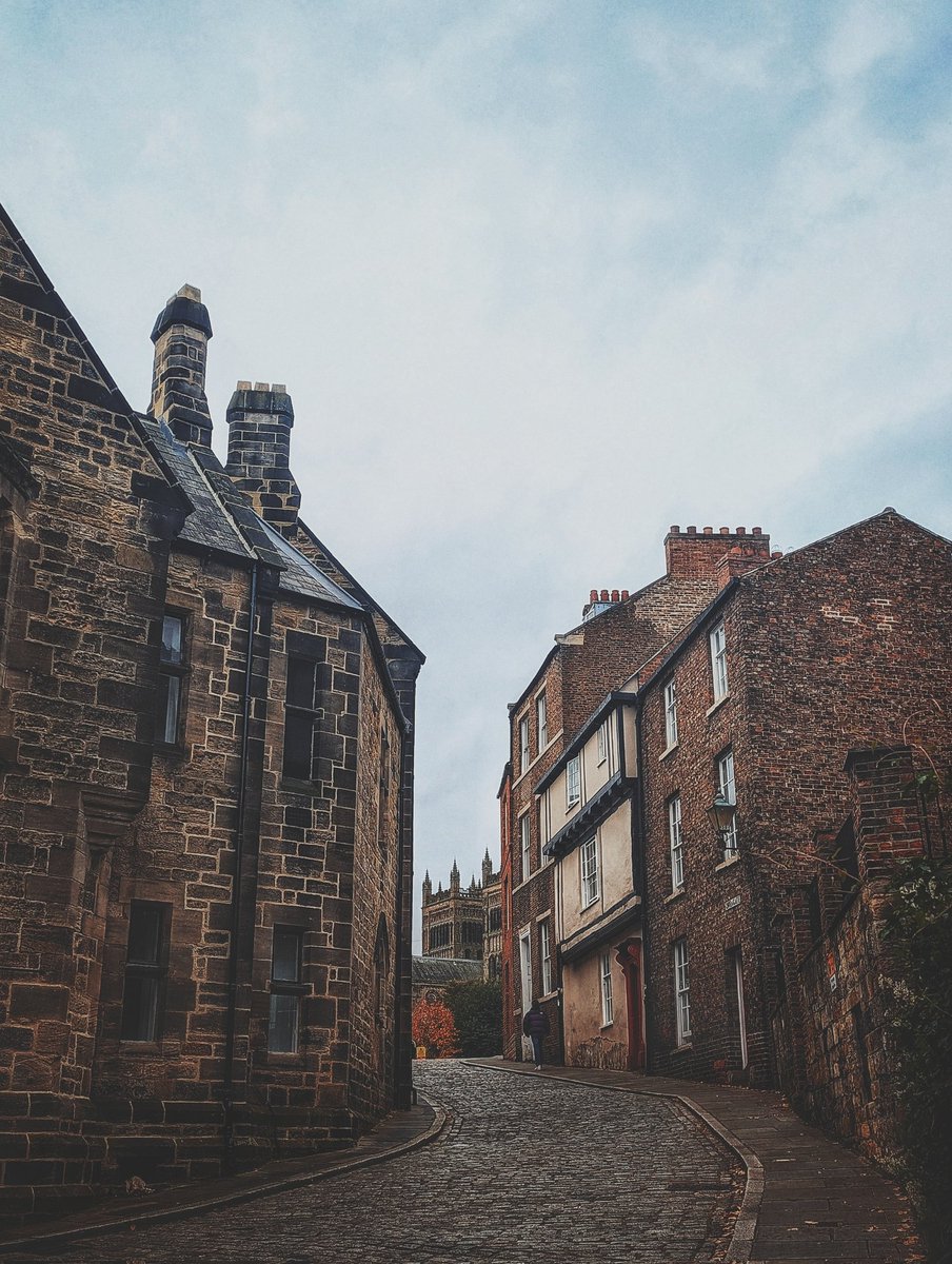 AQO414's tweet photo. Decent walk around Durham today, lucky to have this on my doorstep 📸⛪ https://t.co/gjDNO1skCv
