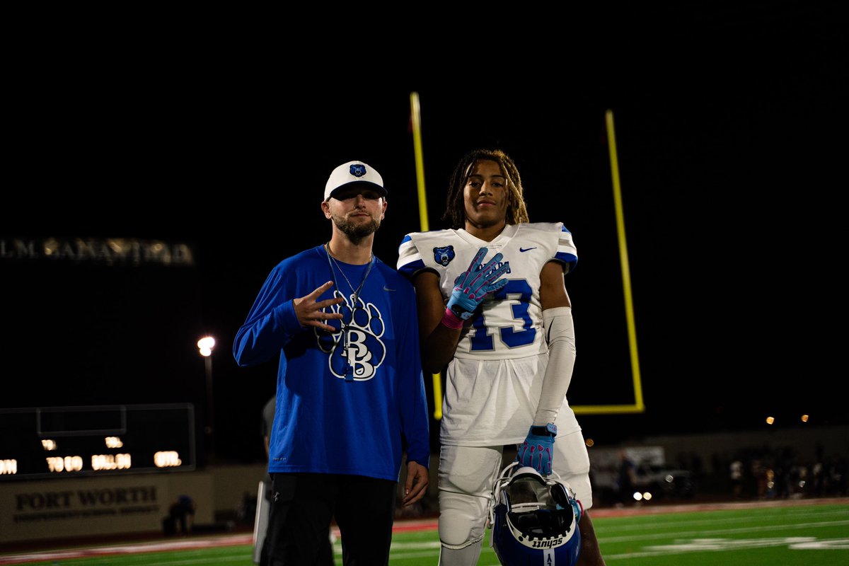 GarrettxKenny's tweet photo. love this school &amp; these kids 

#STILLFamily 🔵⚪️ https://t.co/ctTM7s0Glf