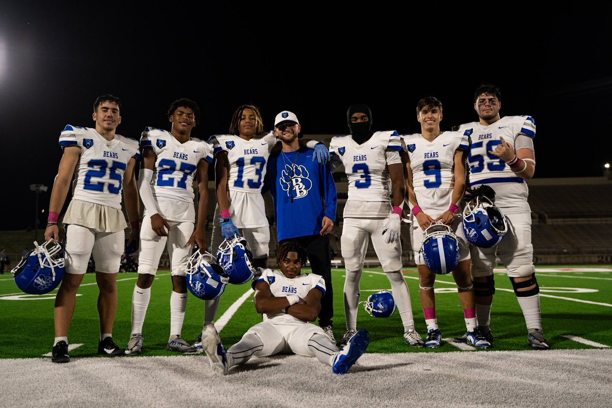 GarrettxKenny's tweet photo. love this school &amp; these kids 

#STILLFamily 🔵⚪️ https://t.co/ctTM7s0Glf