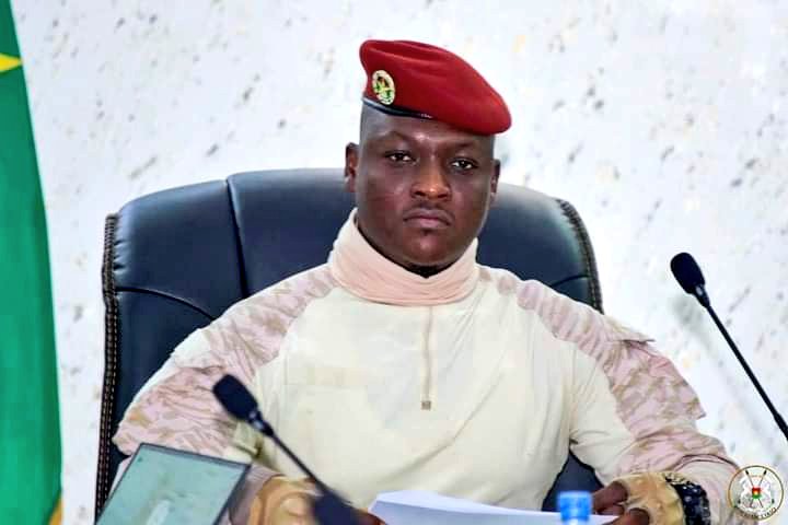 nanana365media's tweet image. 🔴BURKINA 🇧🇫| #Protestations: contre les "restrictions de libertés" que le gouvernement militaire de transition a instauré, plusieurs organisations syndicales du pays réunis dans un collectif,  ont appelé à descendre dans la rue pour manifester le 31 octobre à #Ouagadougou.