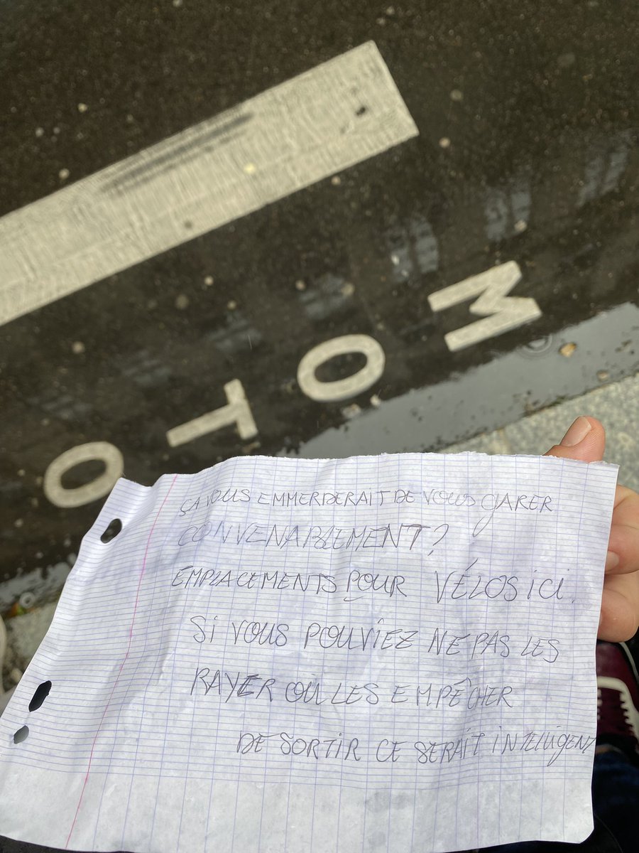 Ce serait intelligent de lire le marquage au sol sinon 🫣