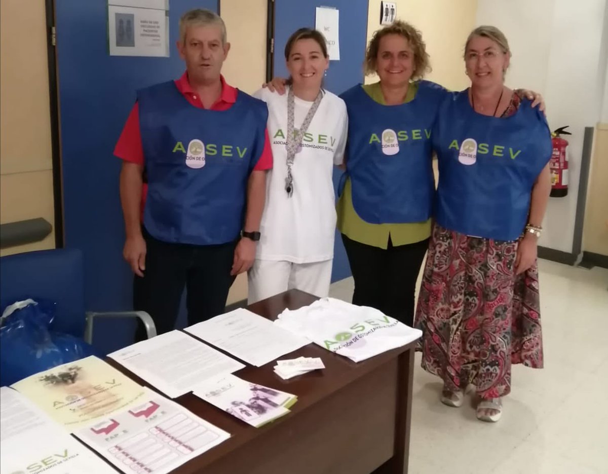 La consulta de #Ostomías del #HospitalValme ha acogido una Mesa Informativa con la Asociación de Pacientes Ostomizados de Sevilla en el marco de la celebración de su día mundial en este mes de octubre

#SomosValme