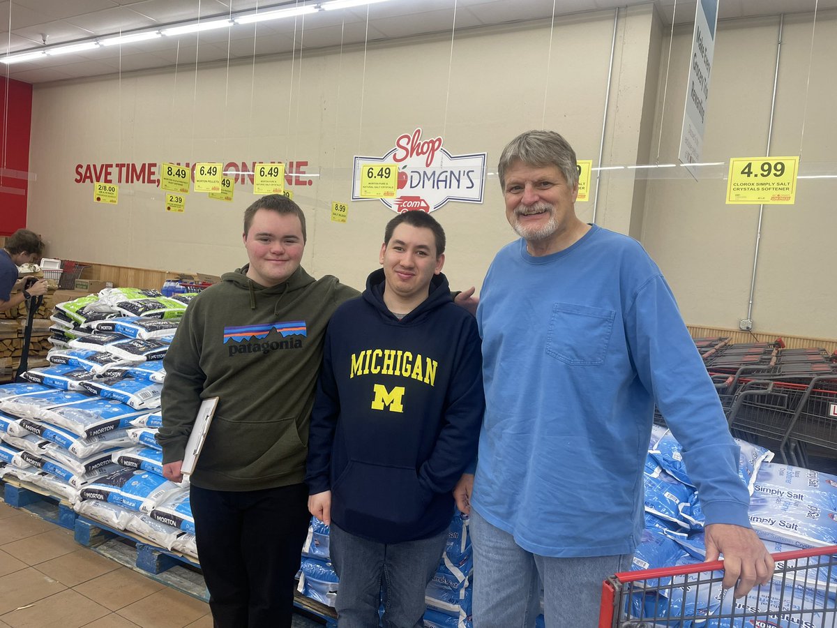JoreeMorris's tweet photo. Ran into a #granttransitionprogram favorite today at Woodman’s, the lovely and retired Mr Tom! It was so good to see him! https://t.co/kjO1lA6LK9