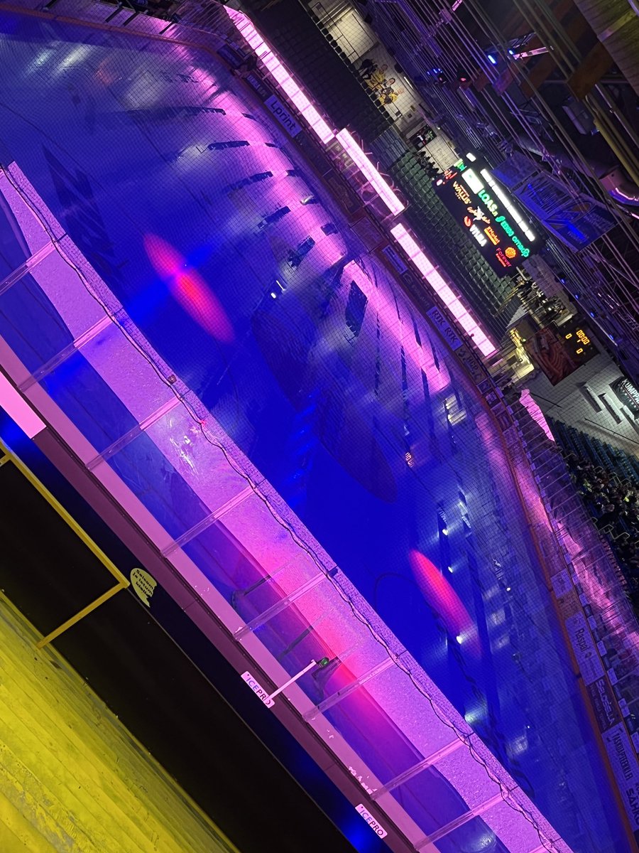 SandstromJaana's tweet photo. Hyvän asian puolesta #roosanauha ⁦@UniLUT⁩ #vapaaehtoiset #palleatiivinen ⁦@LappeenrantaFi⁩ #parru #sport https://t.co/kxwK1ZsDPX