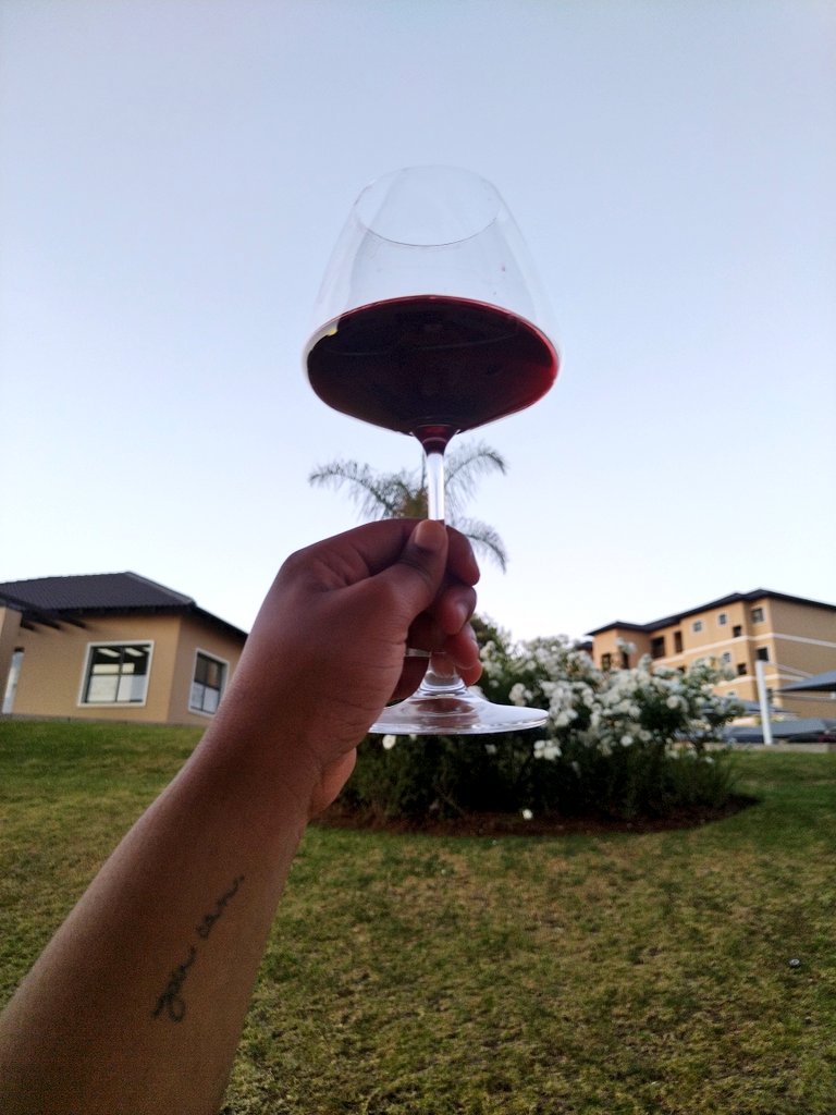 WinewithLebo's tweet photo. Happy #WineWednesday
#WinewithLebo https://t.co/uuJzXYcvNU